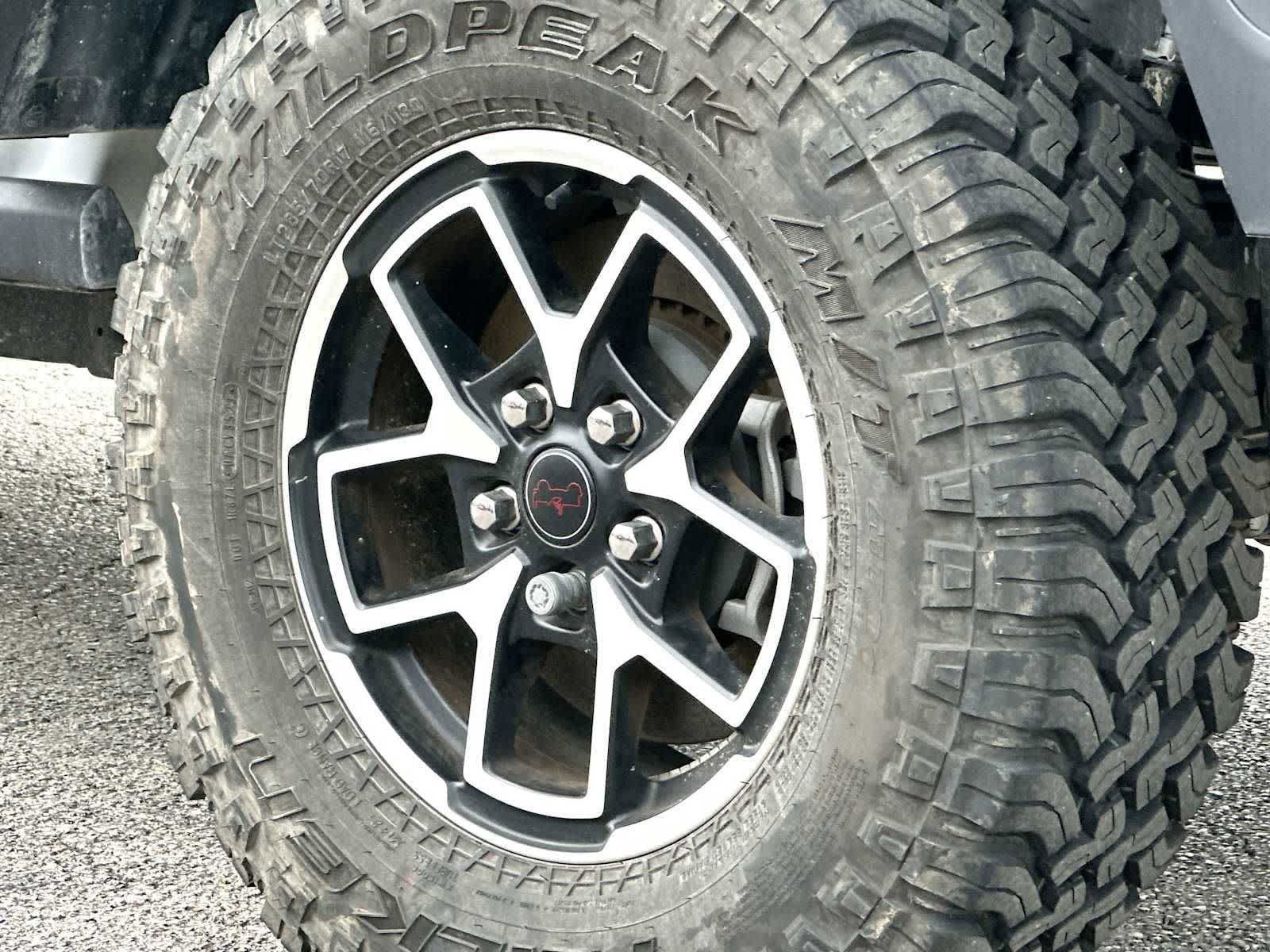 Used 2024 Jeep Gladiator Rubicon AWD/4WD image 11