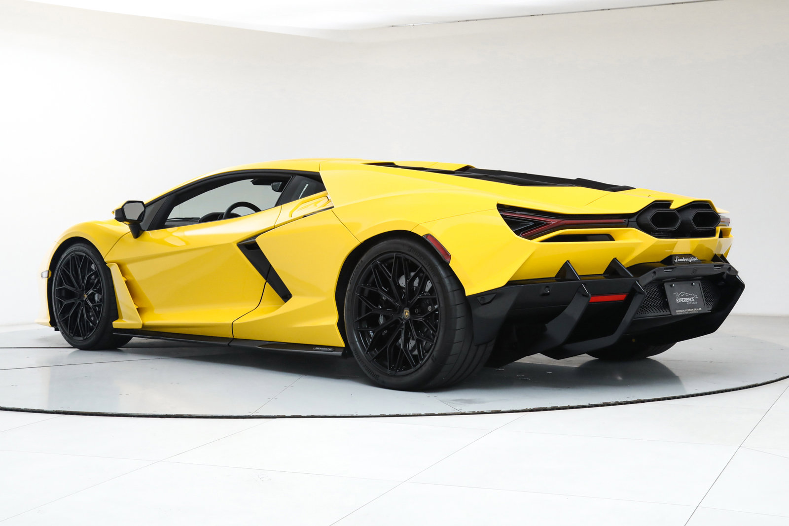 Used 2024 Lamborghini Revuelto image 5