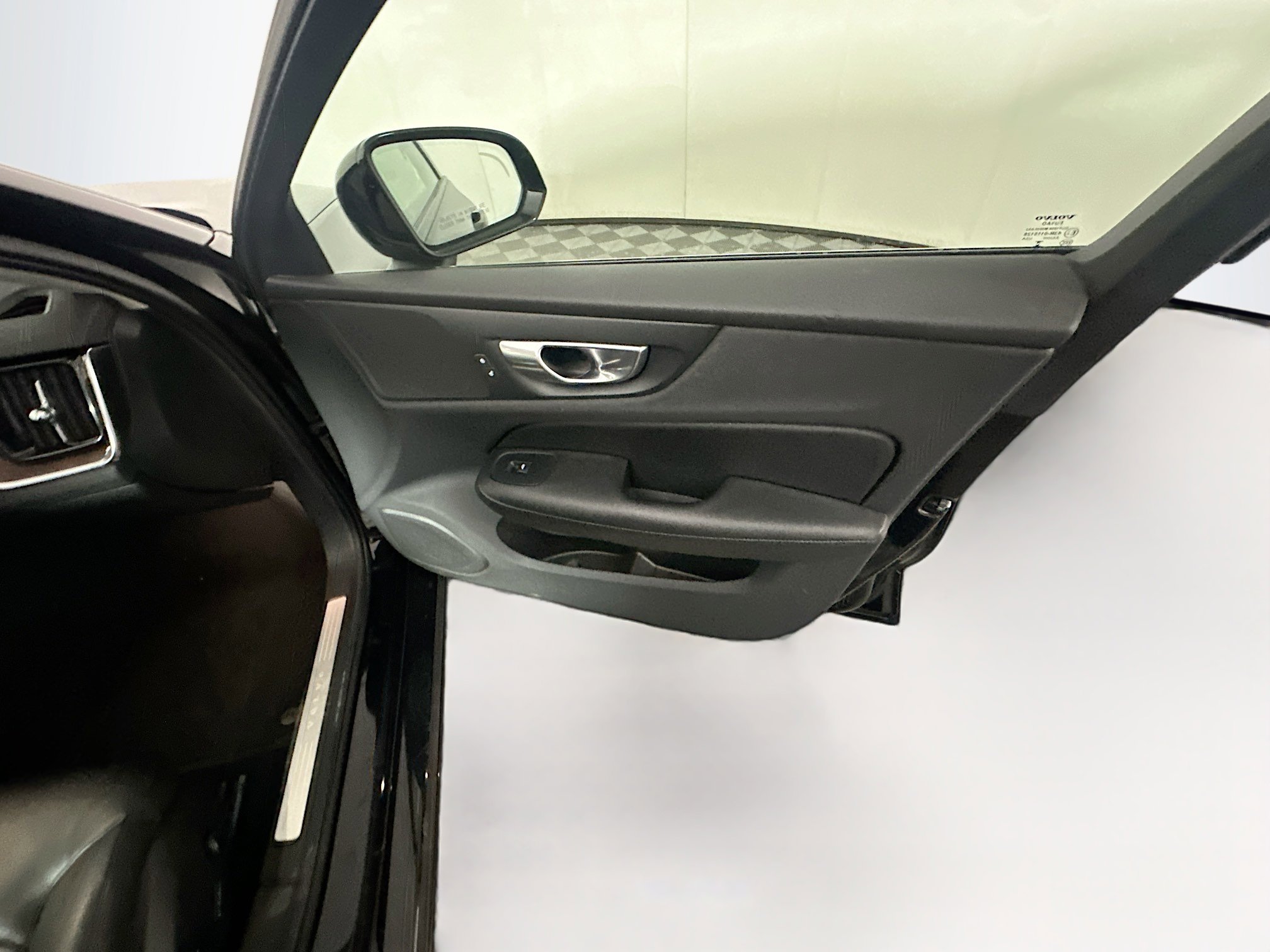 Used 2024 Volvo S60 B5 Plus image 32