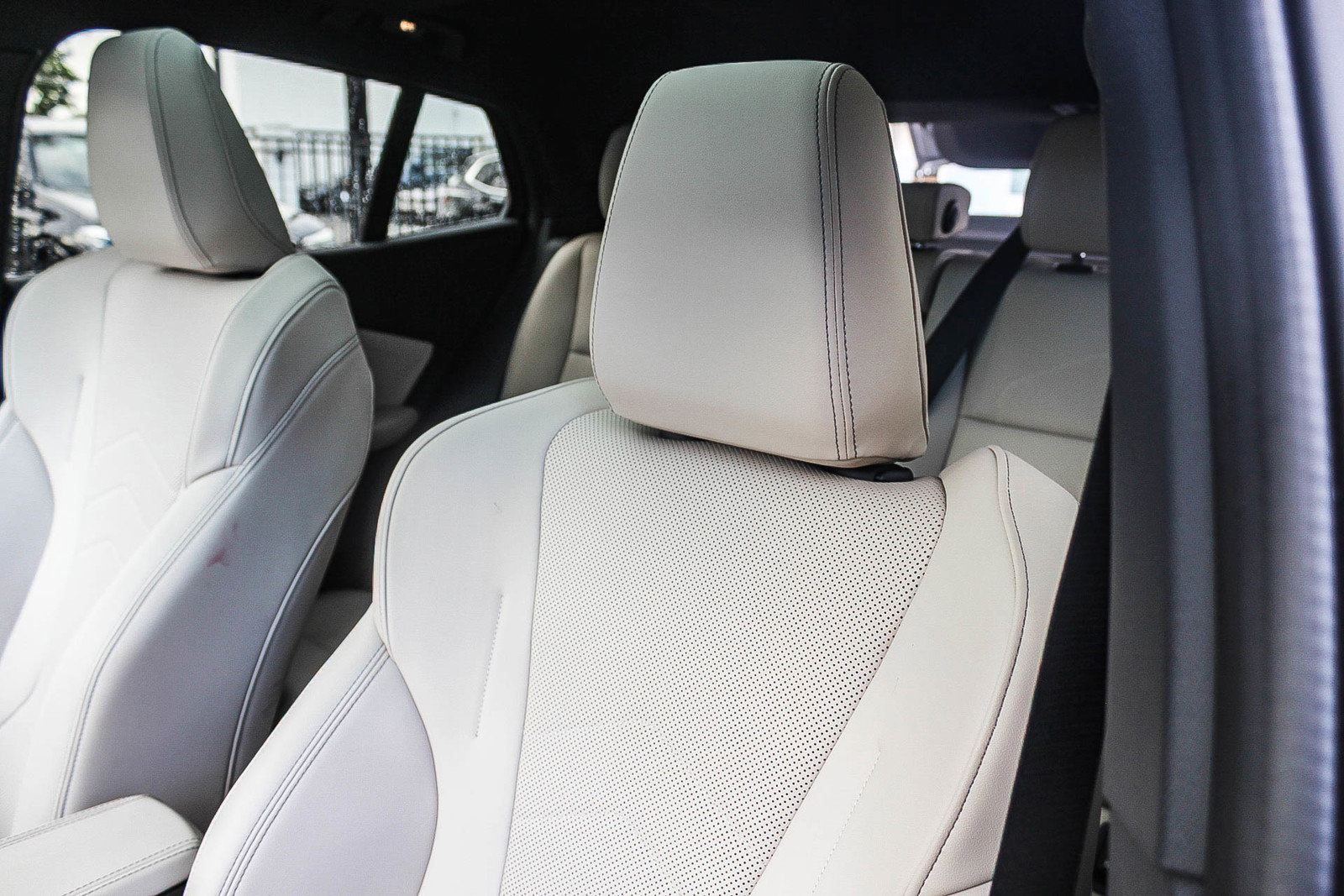 Certified 2025 BMW X2 xDrive28i w/ M Sport Package image 25