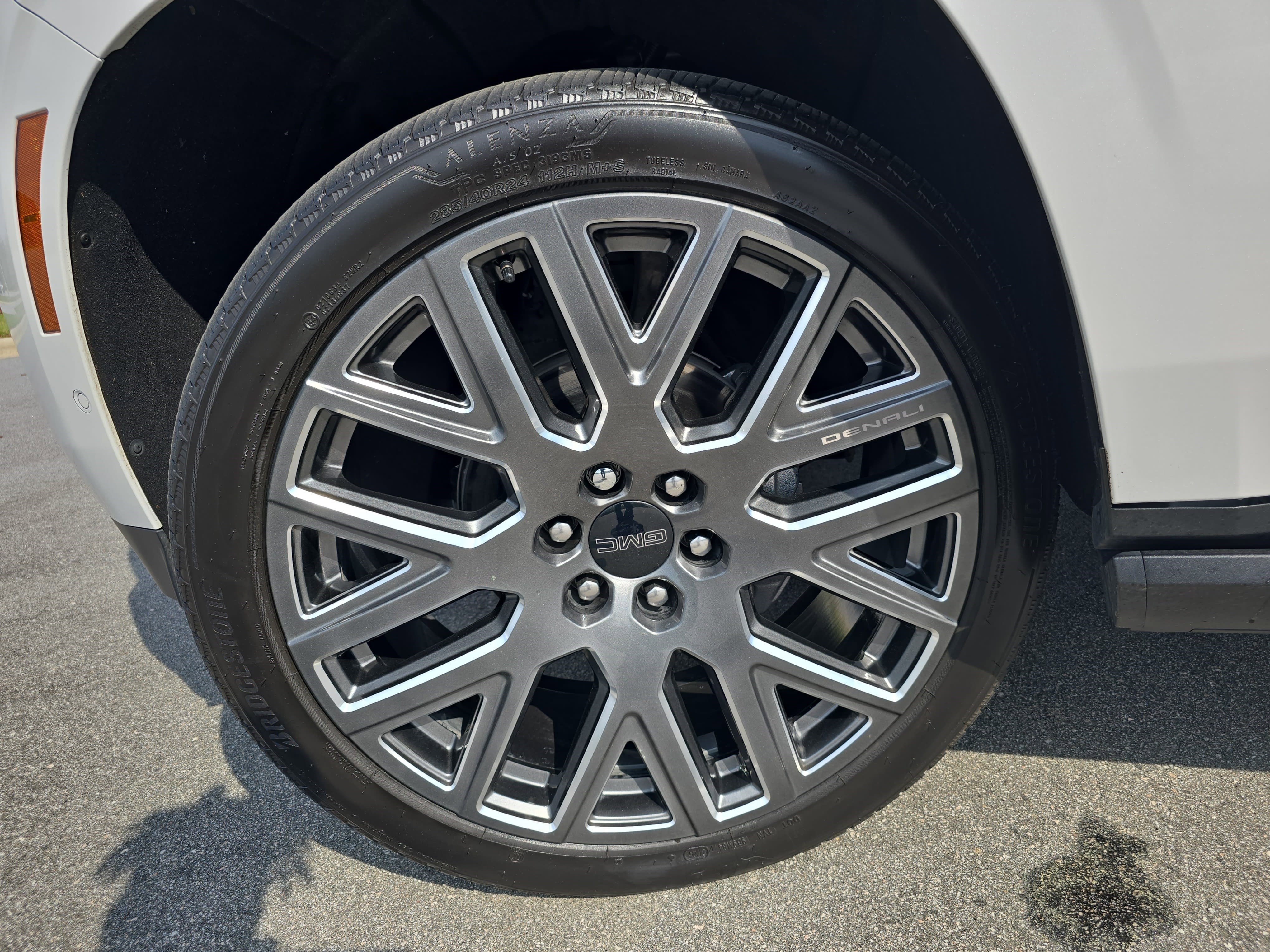 Used 2025 GMC Yukon Denali Ultimate image 34