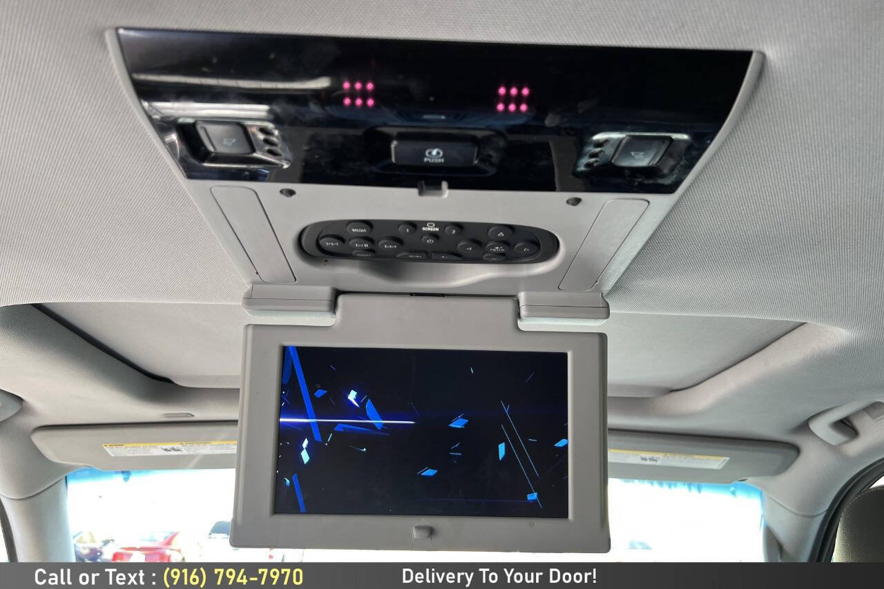Used 2017 Cadillac Escalade ESV Premium Luxury AWD/4WD image 30