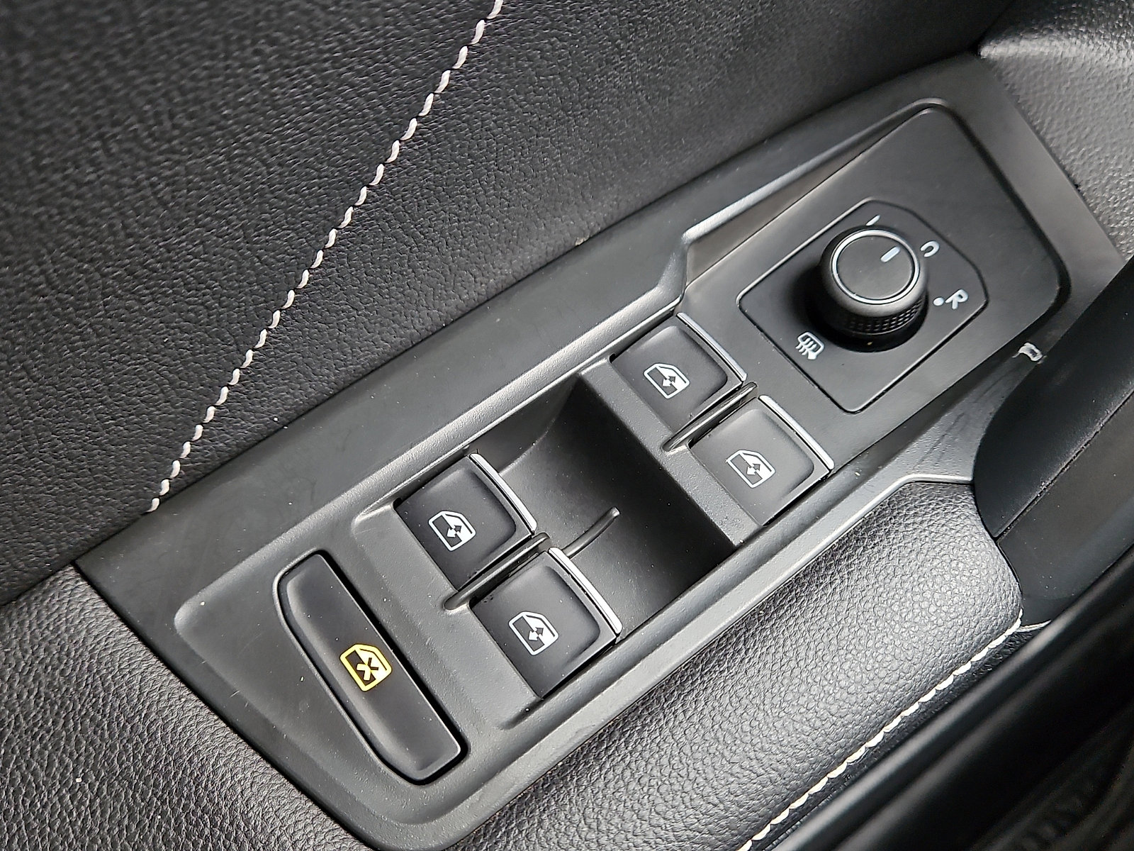 Certified 2022 Volkswagen Tiguan SE FWD image 12