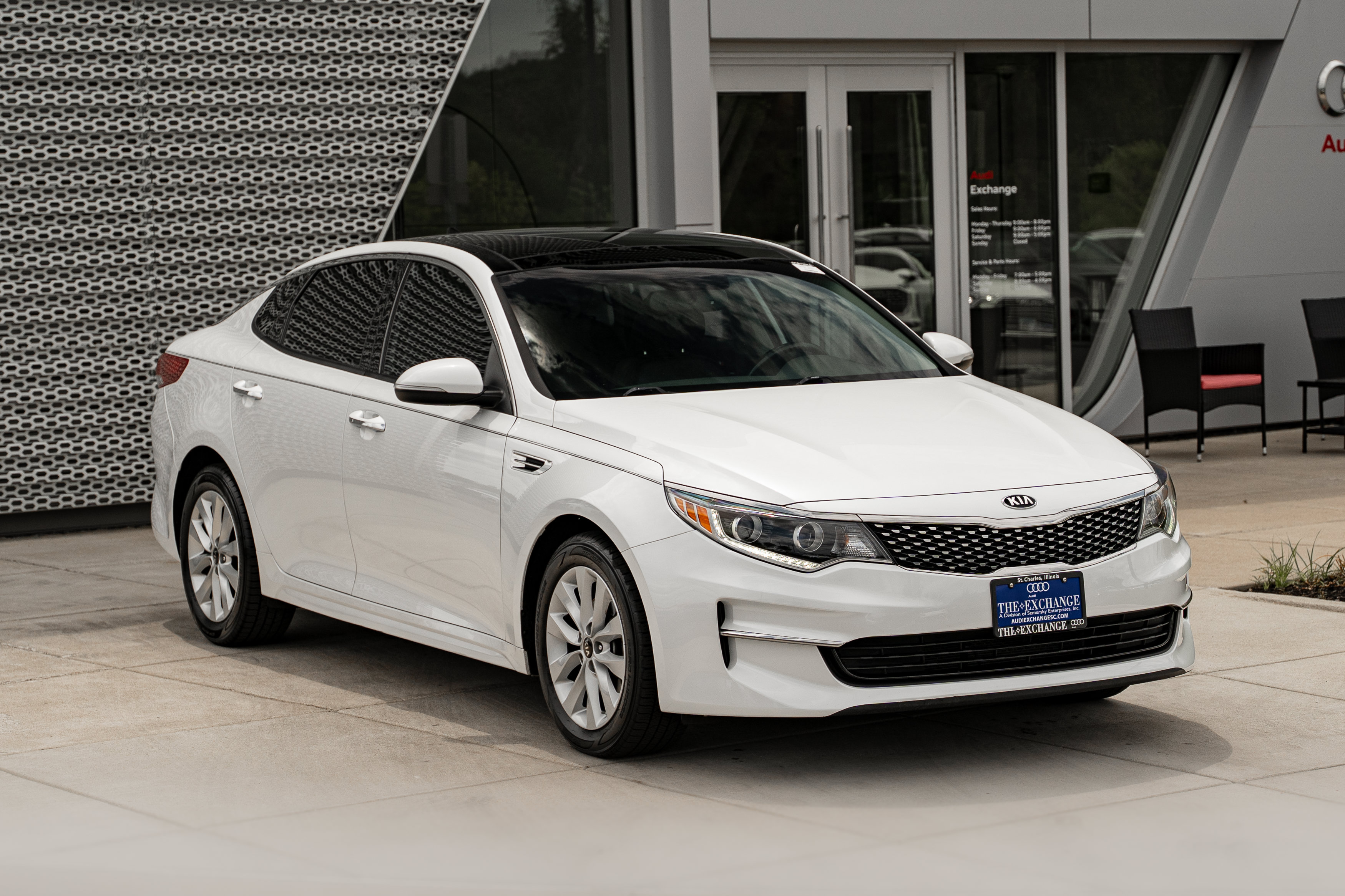 Used 2017 Kia Optima EX w/ Premium Package FWD image 2