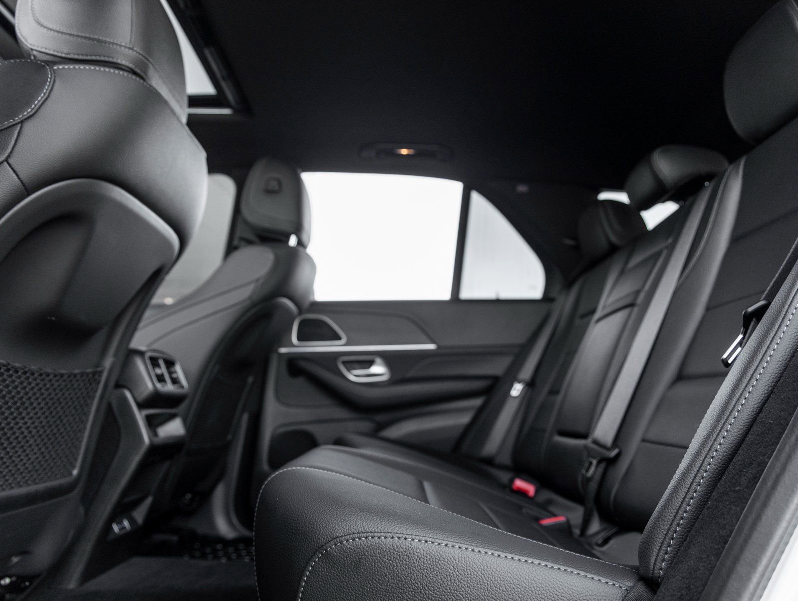 Used 2024 Mercedes-Benz GLE 450 4MATIC w/ AMG Line Exterior image 33