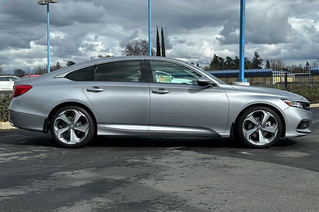 Used 2020 Honda Accord Touring image 2