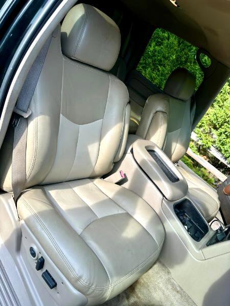 Used 2004 GMC Sierra 2500 SLT w/ Heavy-Duty Power Package image 8