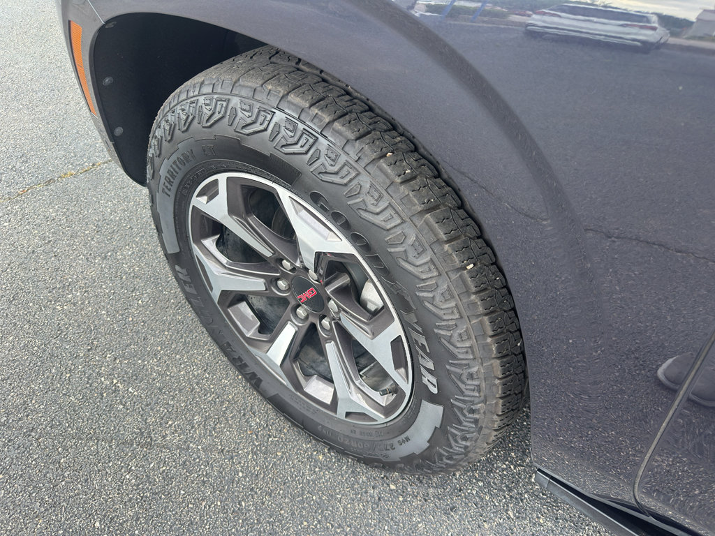 Used 2025 GMC Yukon AT4 Ultimate image 8