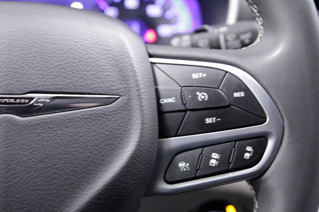 Used 2024 Chrysler Pacifica Touring-L image 29