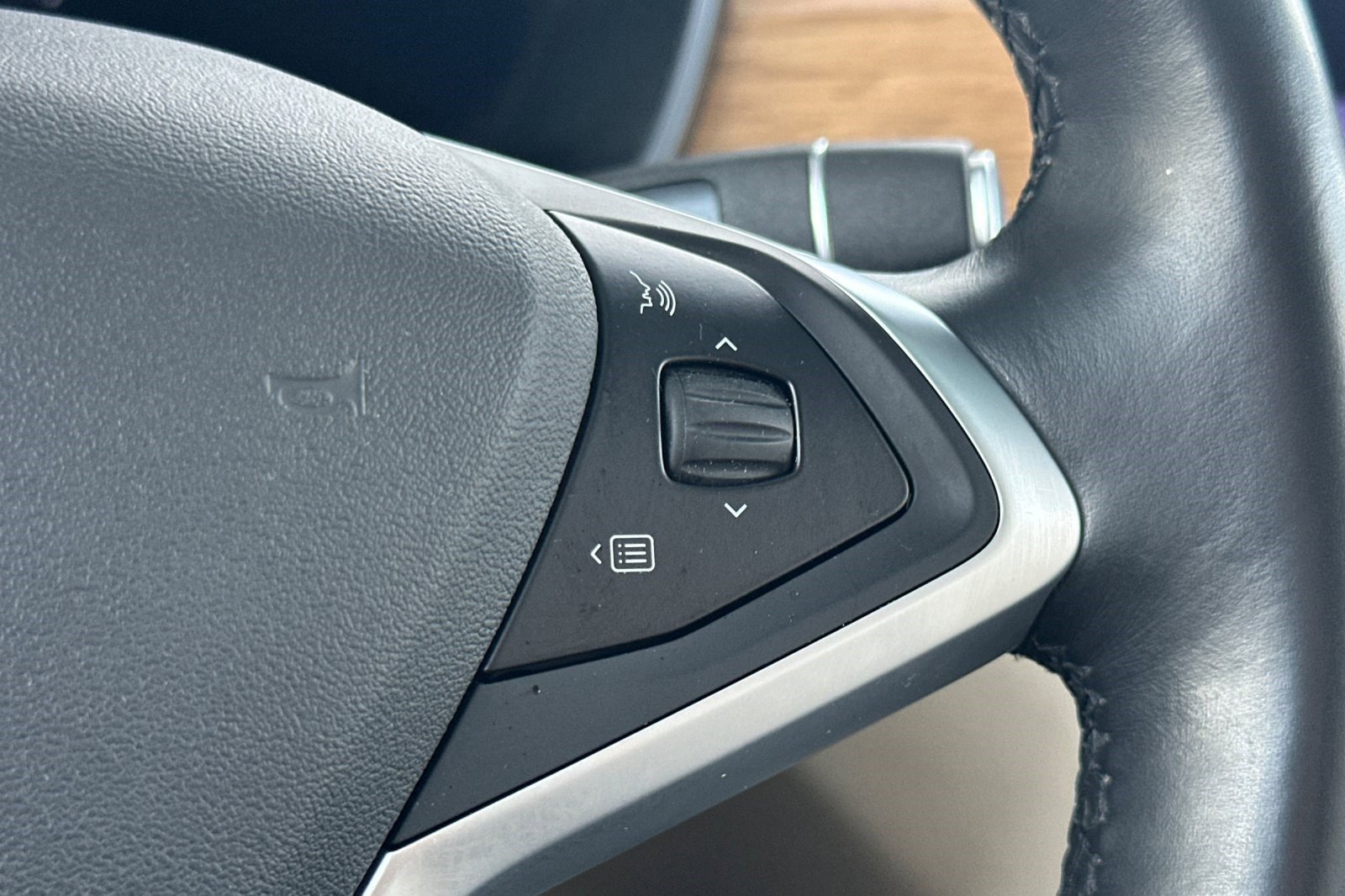 Used 2019 Tesla Model X Standard Range image 29