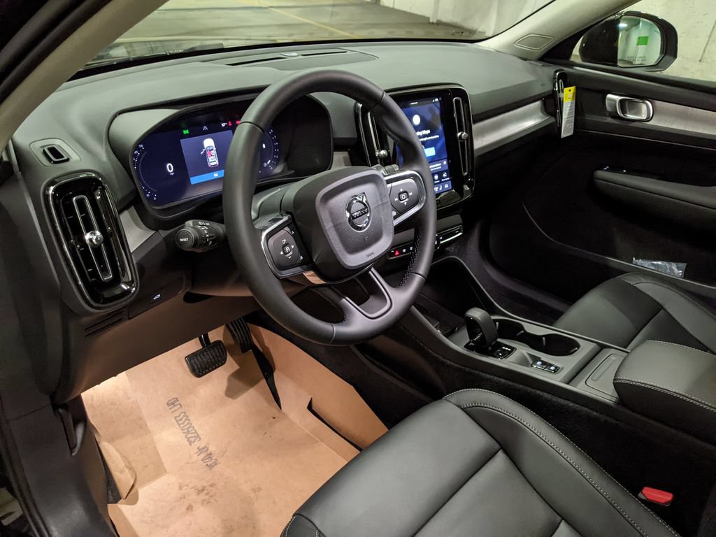 New 2026 Volvo XC40 B5 Core w/ Climate Package AWD/4WD image 8