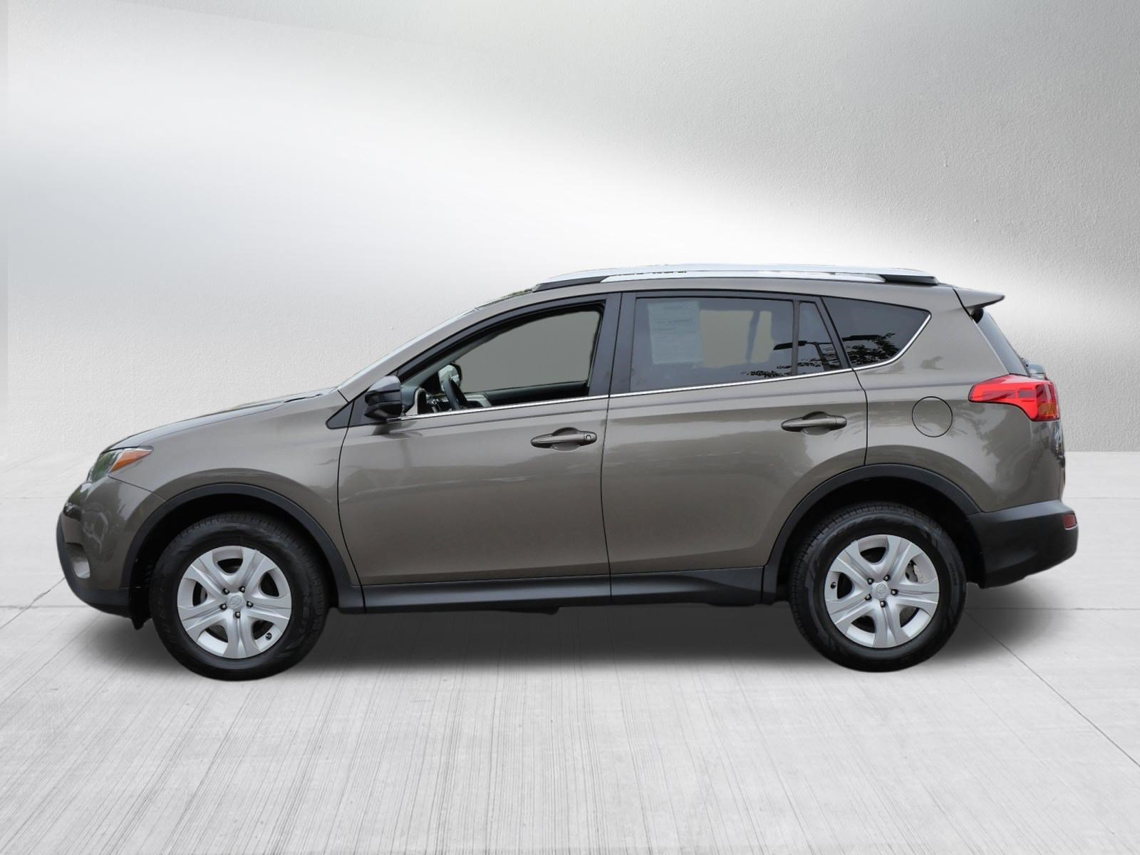 Used 2015 Toyota RAV4 LE AWD/4WD image 4