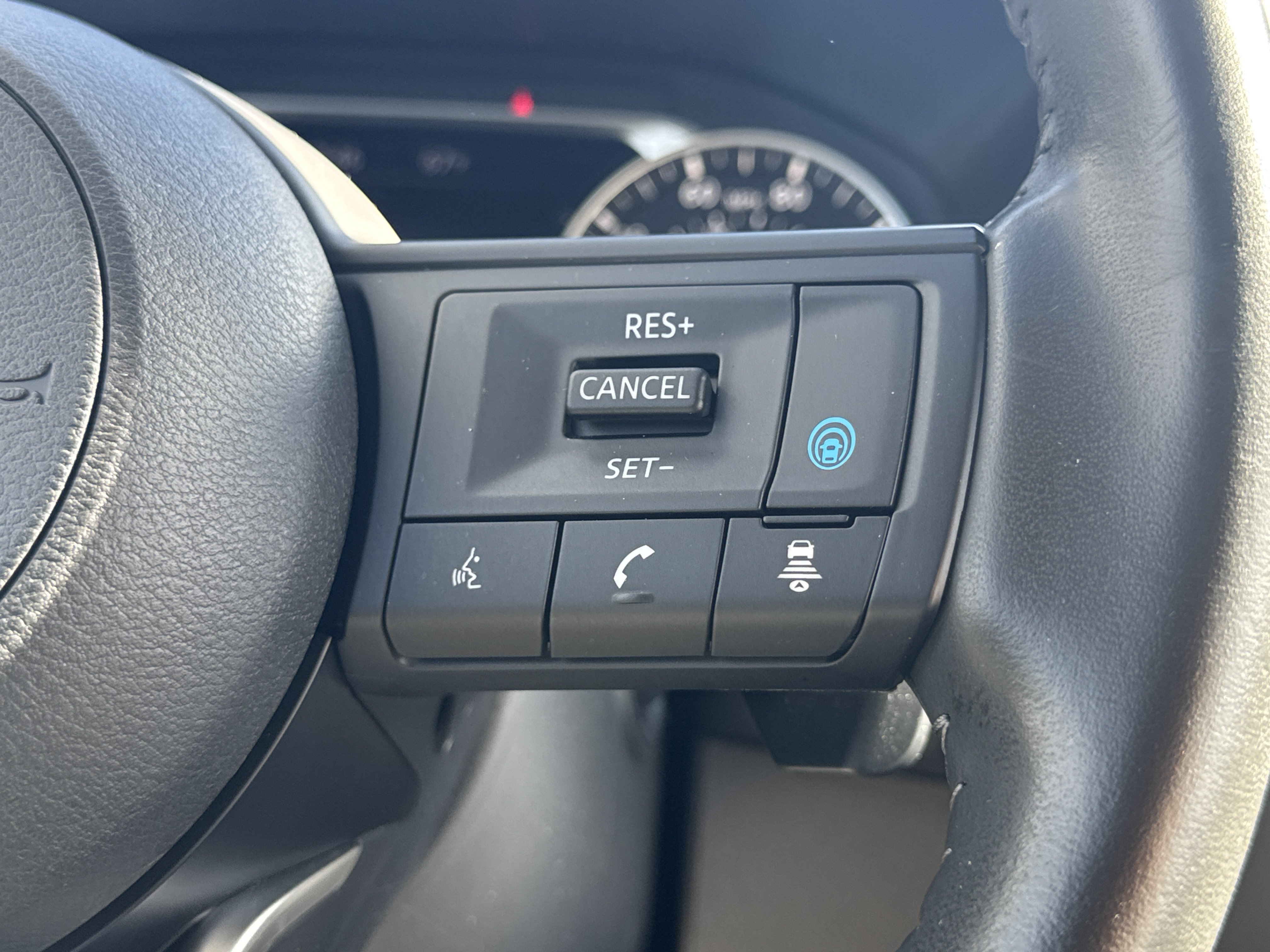 Used 2024 Nissan Rogue SV w/ SV Premium Package AWD/4WD image 6