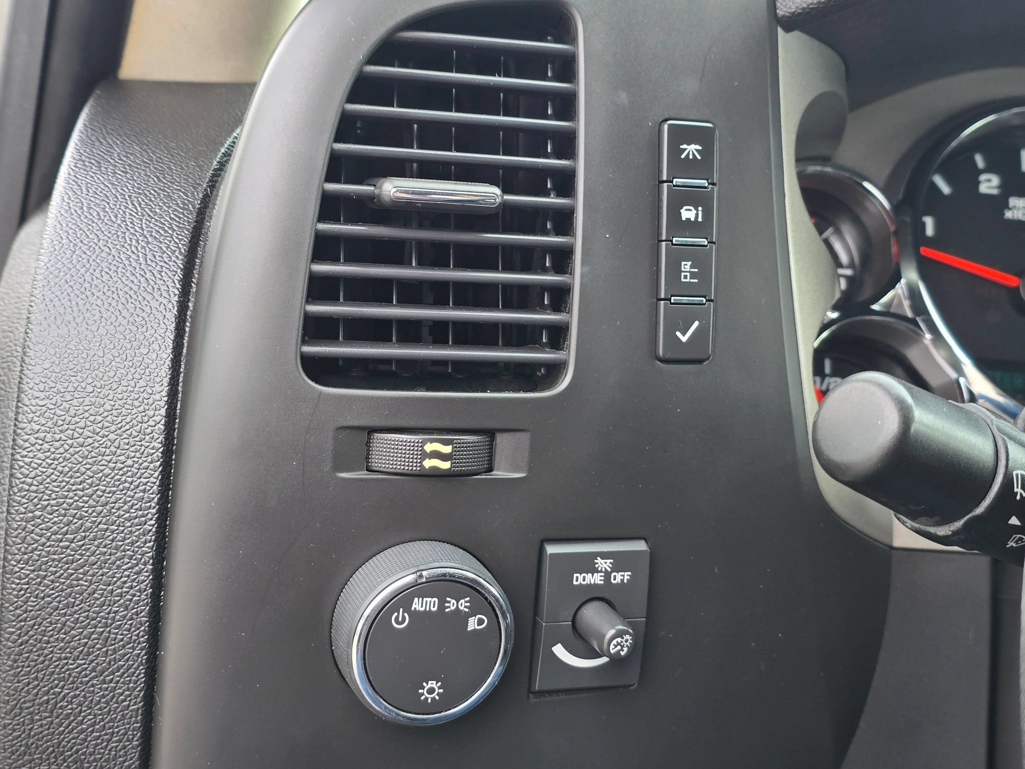 Used 2014 Chevrolet Silverado 2500 LT AWD/4WD image 23