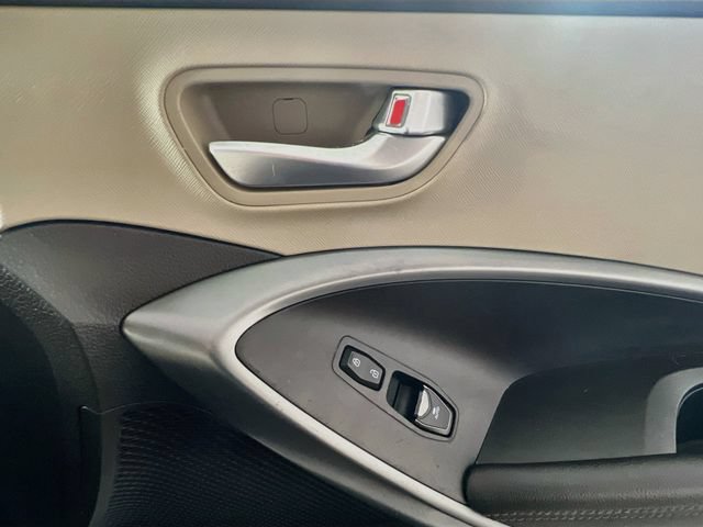 Used 2018 Hyundai Santa Fe Sport w/ 2.4L Value Package 02 FWD image 32