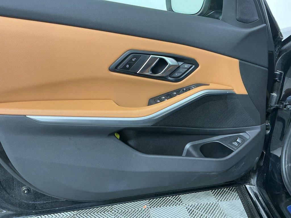 Certified 2025 BMW 330i Sedan w/ M Sport Package RWD image 19
