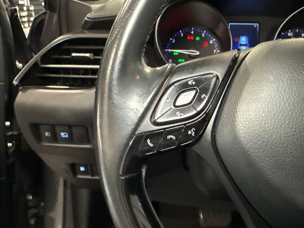 Used 2018 Toyota C-HR XLE FWD image 23