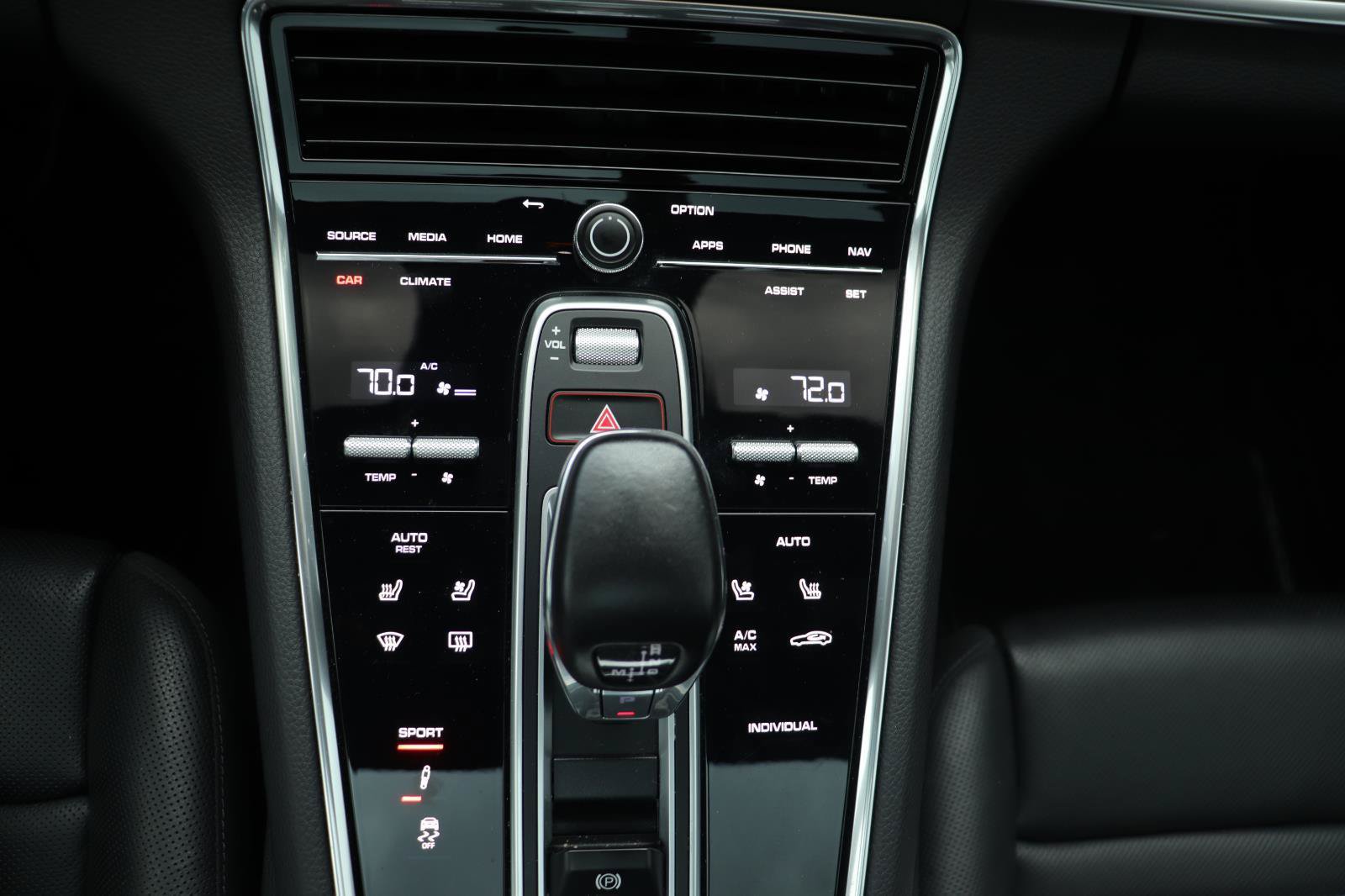 Used 2023 Porsche Panamera Platinum Edition w/ Sportdesign Package RWD image 37