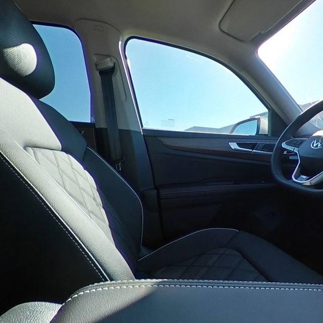 Used 2025 Volkswagen Atlas SEL Premium R-Line image 23