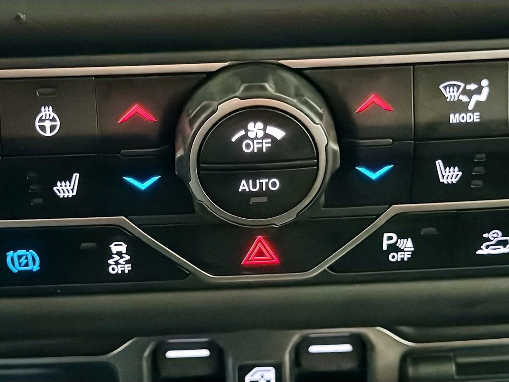 Used 2025 Jeep Wrangler Unlimited Sahara w/ Safety Group image 21