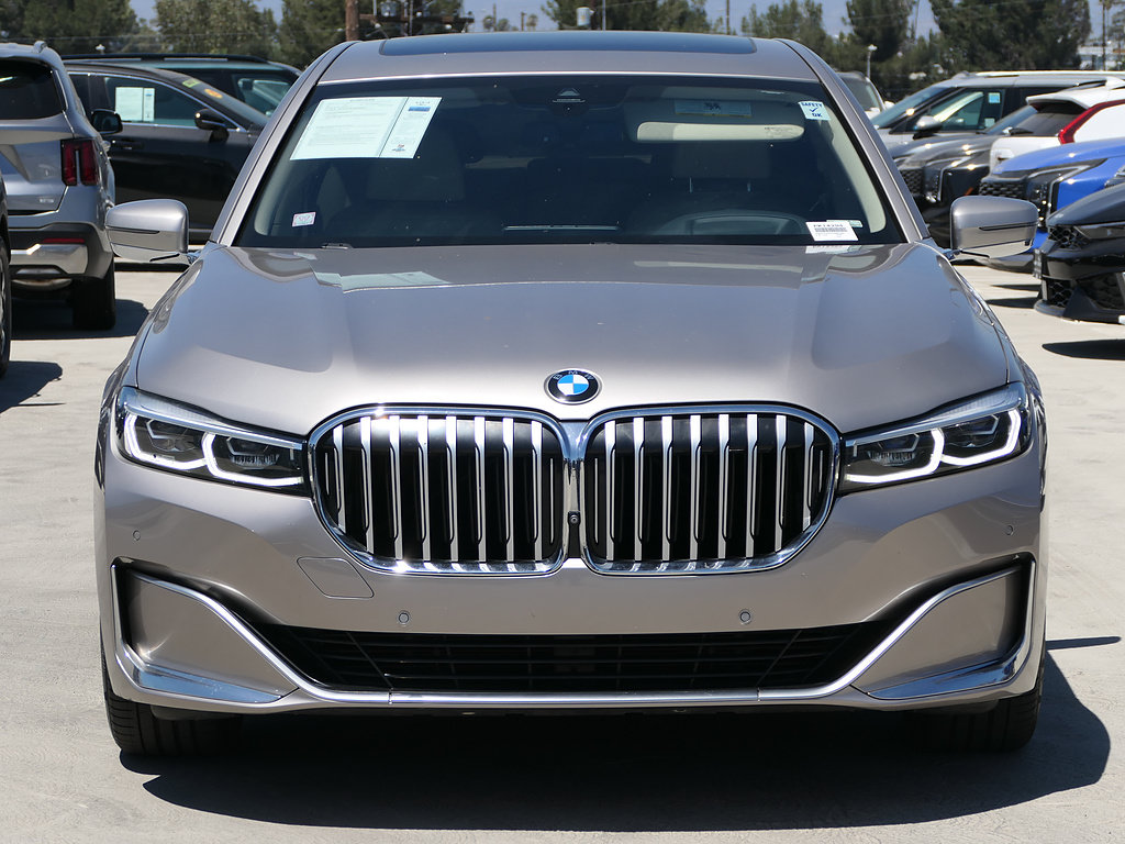 Used 2020 BMW 740i w/ Premium Package RWD image 8