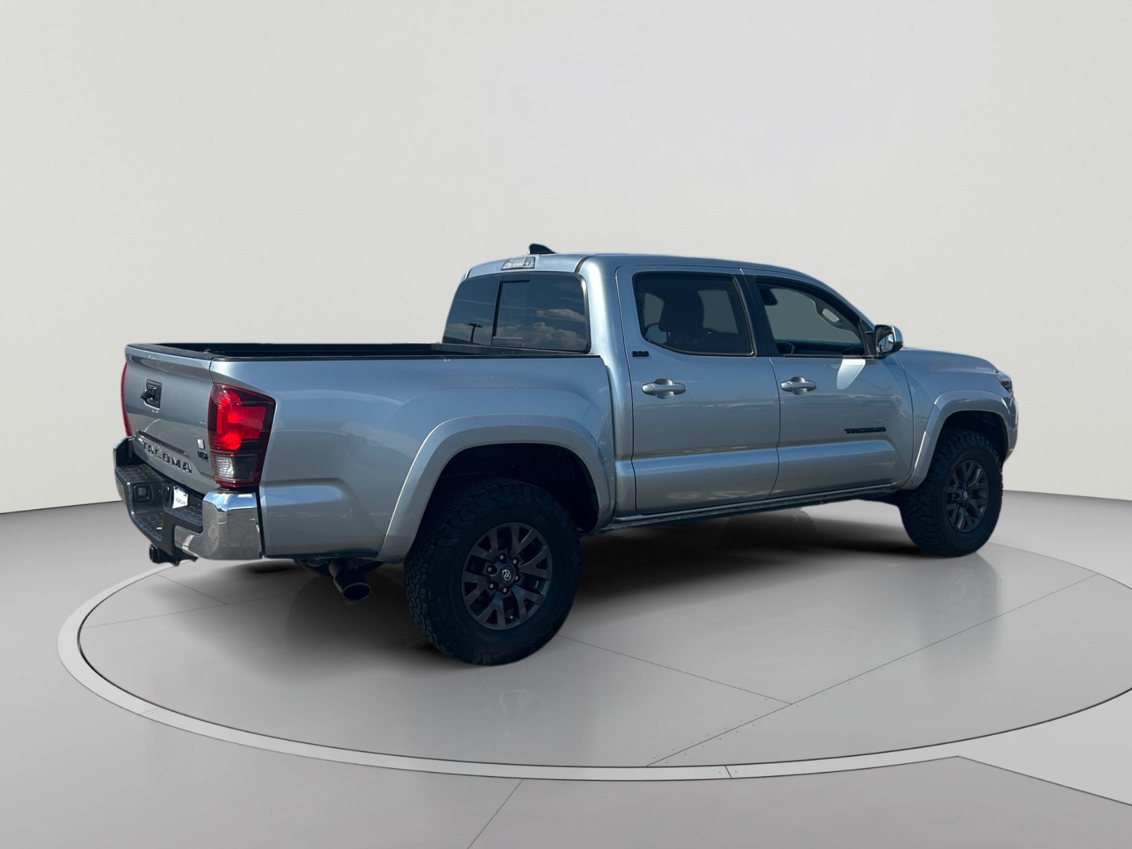 Used 2022 Toyota Tacoma SR5 RWD image 5