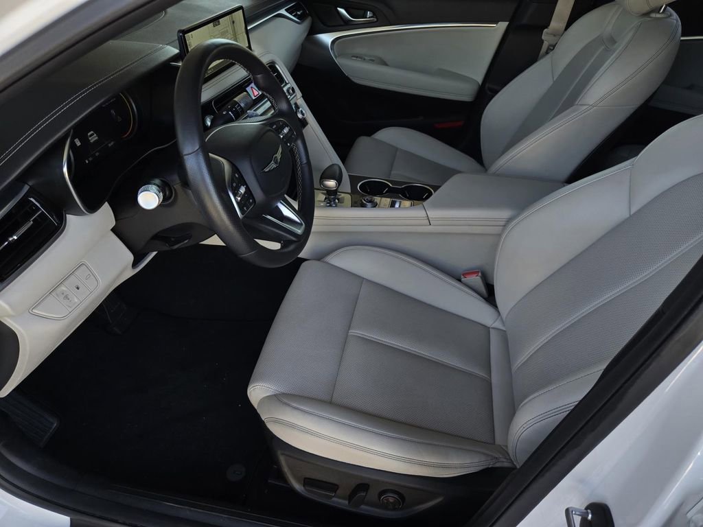 Used 2025 Genesis G70 2.5T AWD/4WD image 17