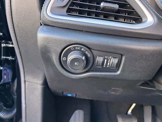 New 2026 Chrysler Pacifica Select image 24