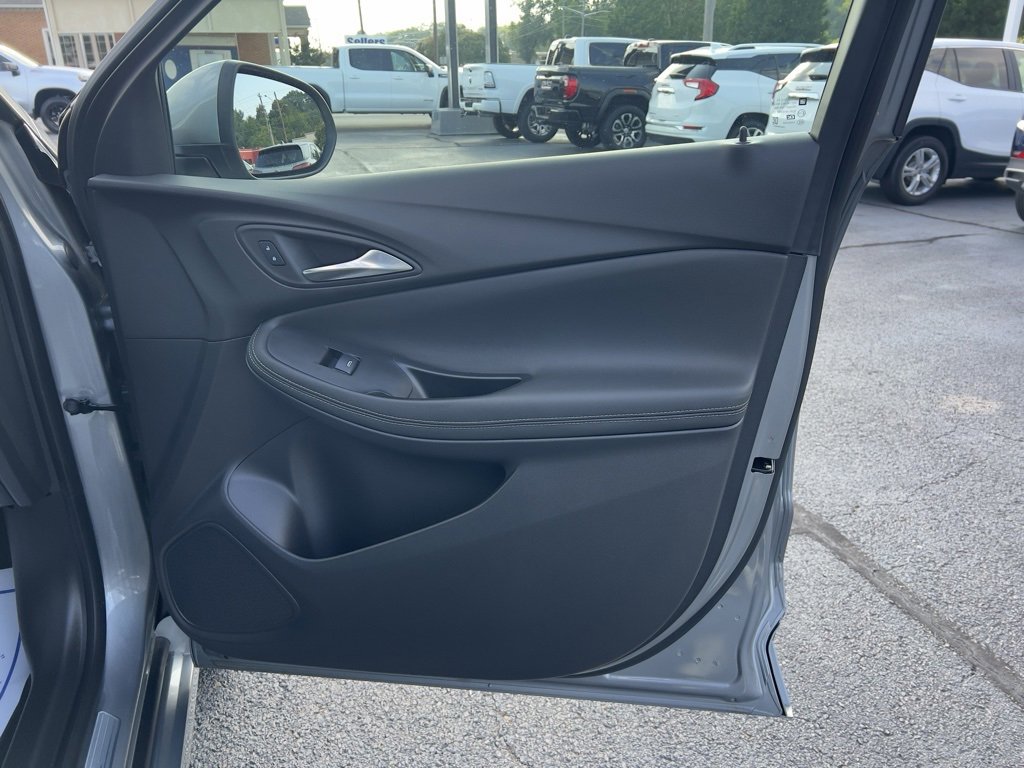 Used 2023 Buick Encore GX Select w/ Sport Touring Package image 11