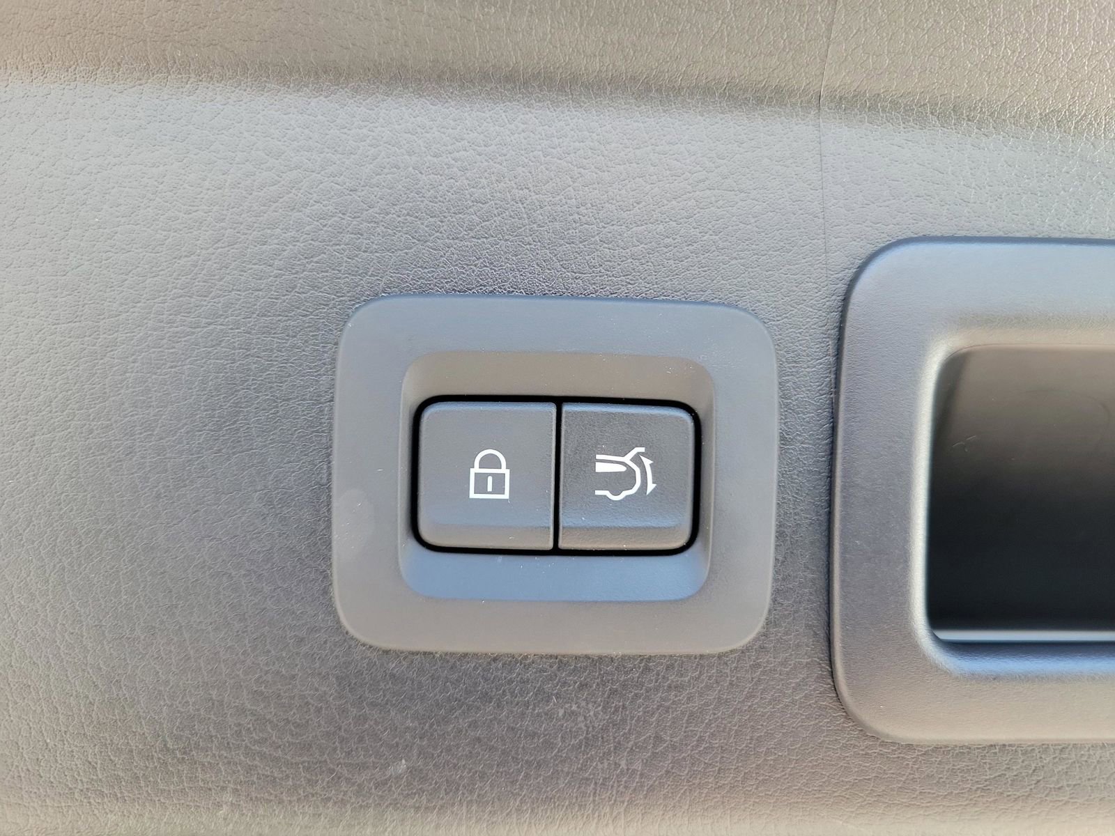 Used 2025 MAZDA CX-30 2.5 Turbo w/ Premium Package image 17