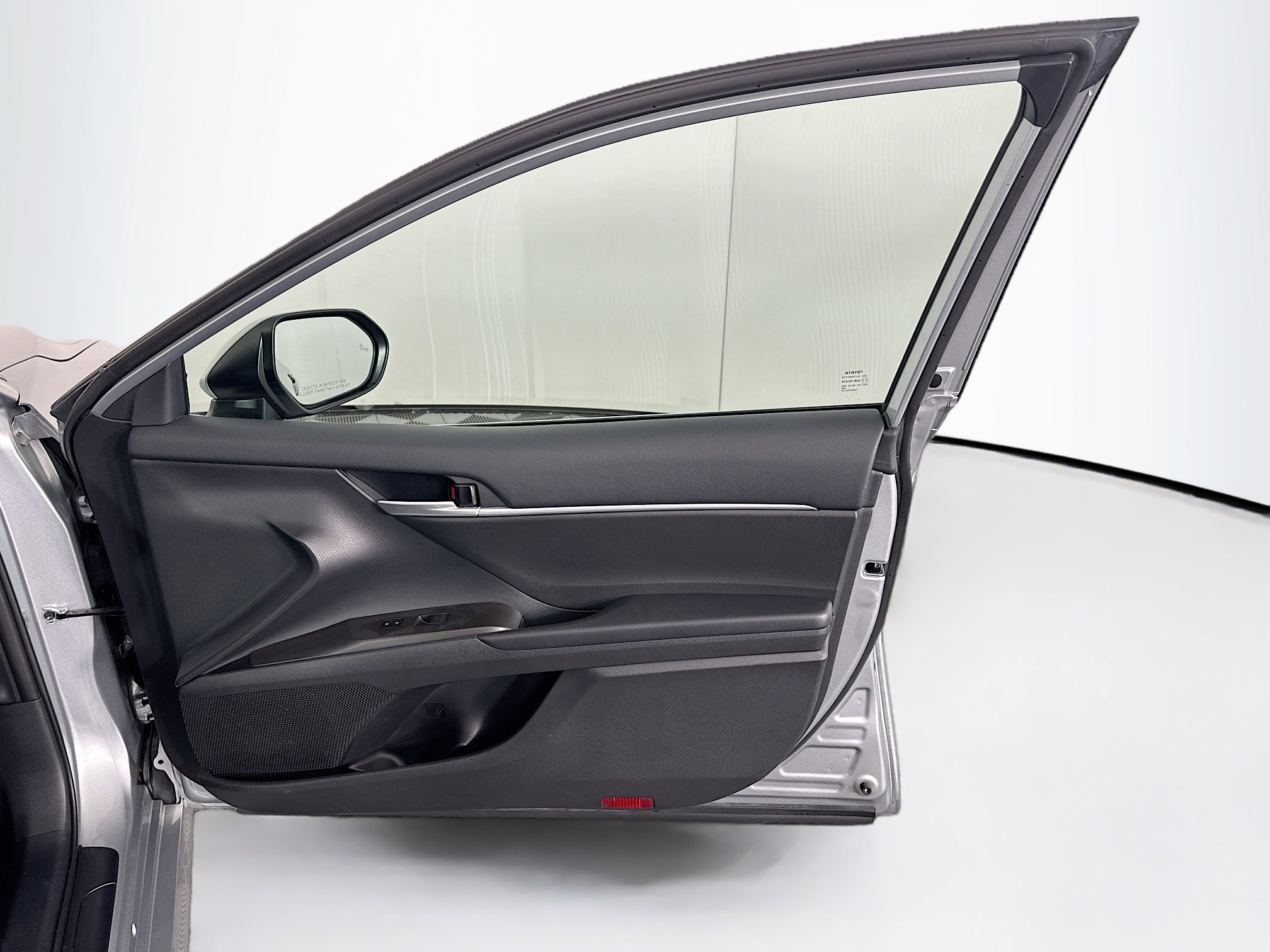 Used 2023 Toyota Camry LE w/ Convenience Package FWD image 29