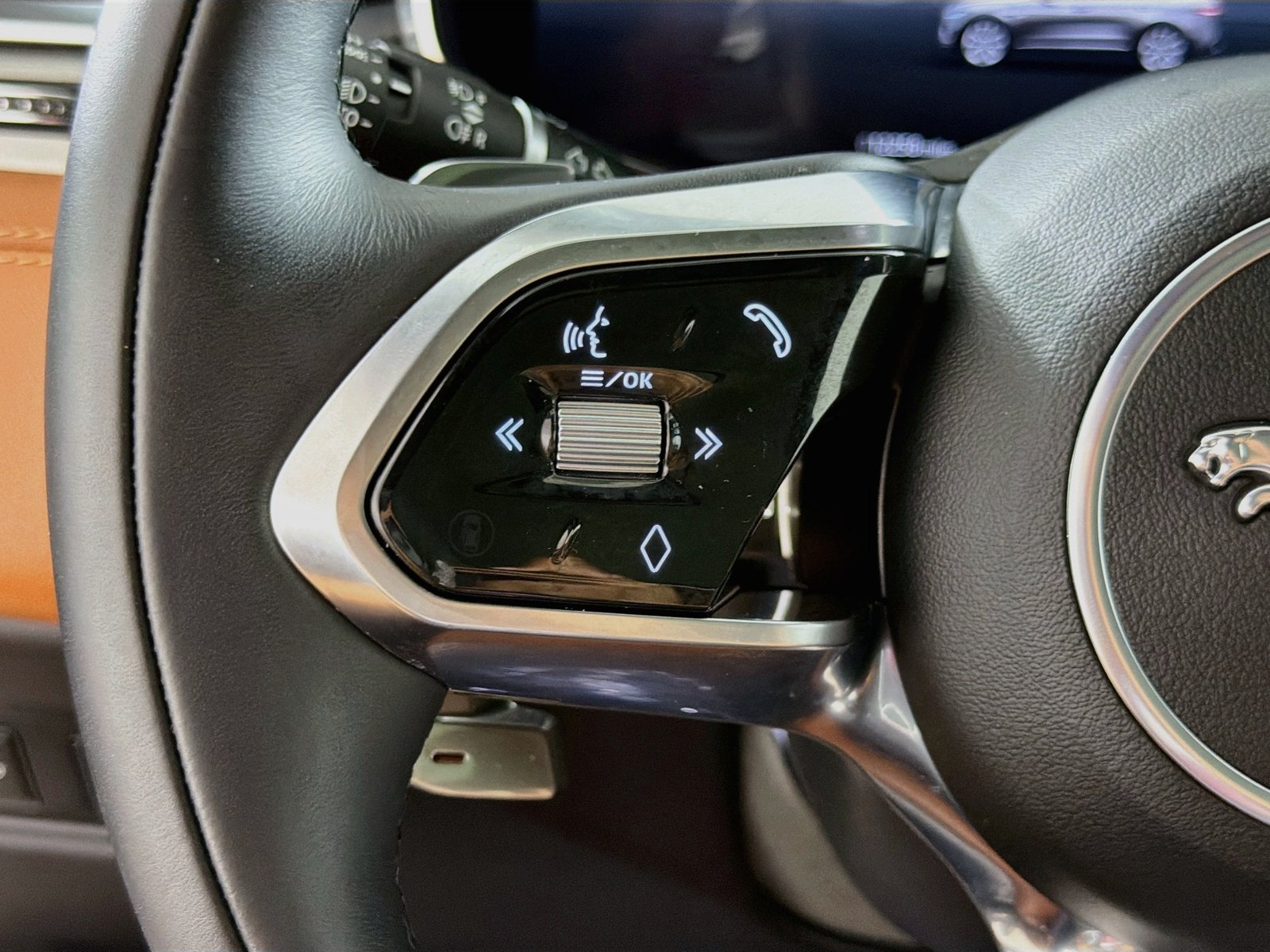 Certified 2026 Jaguar F-PACE R-Dynamic S AWD/4WD image 12