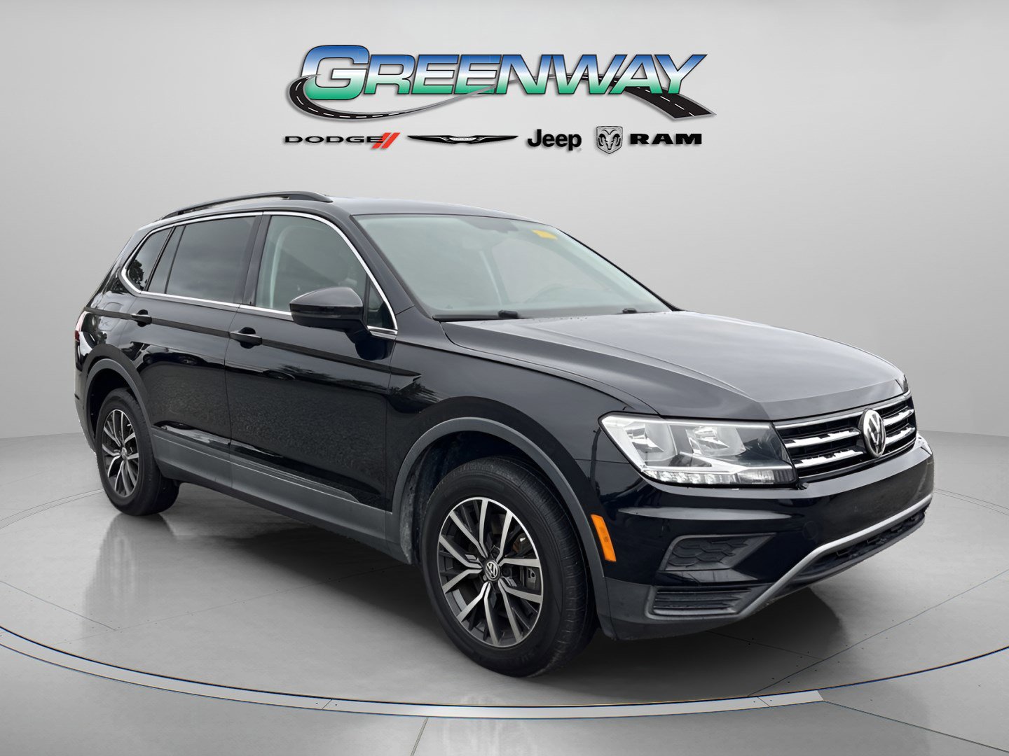 Used 2019 Volkswagen Tiguan SE image 1