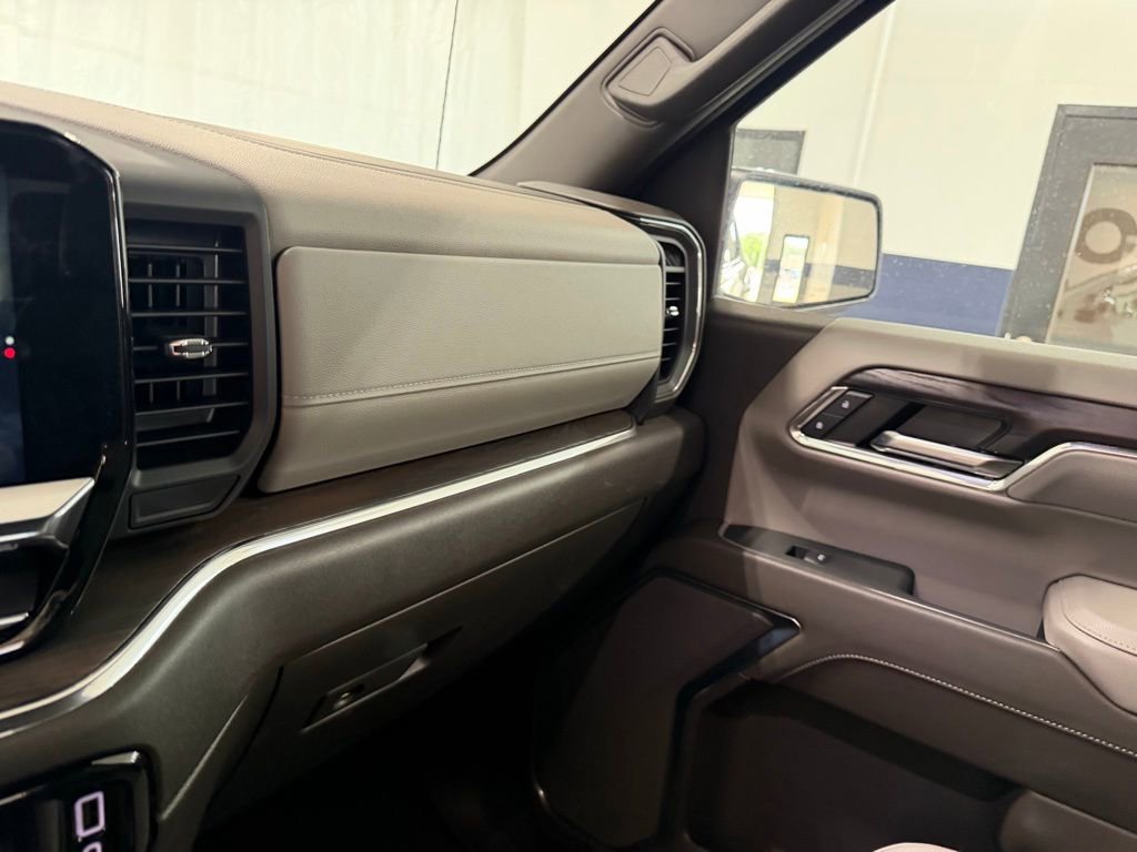 Used 2024 GMC Sierra 1500 SLT image 17