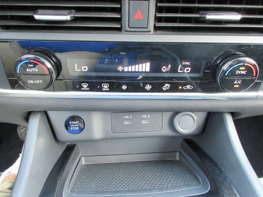 Used 2025 Nissan Rogue SV FWD image 27
