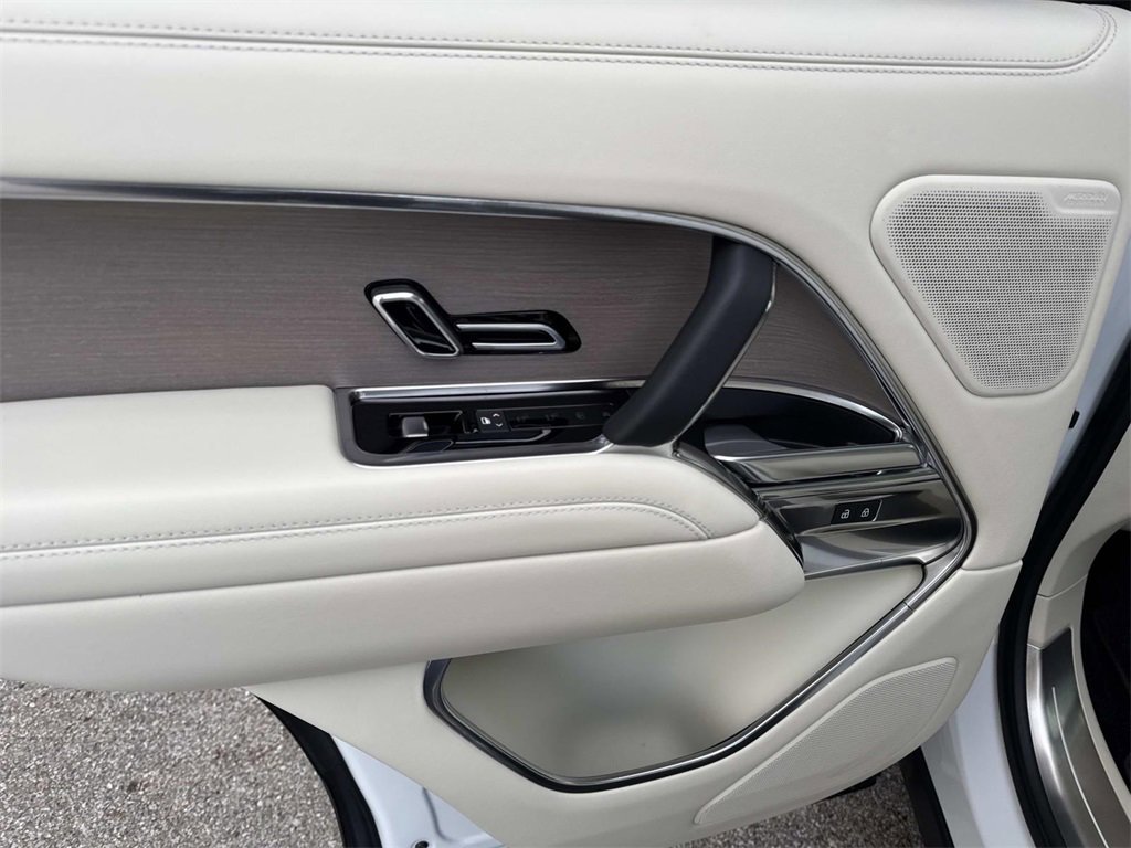 Used 2023 Land Rover Range Rover SE image 13