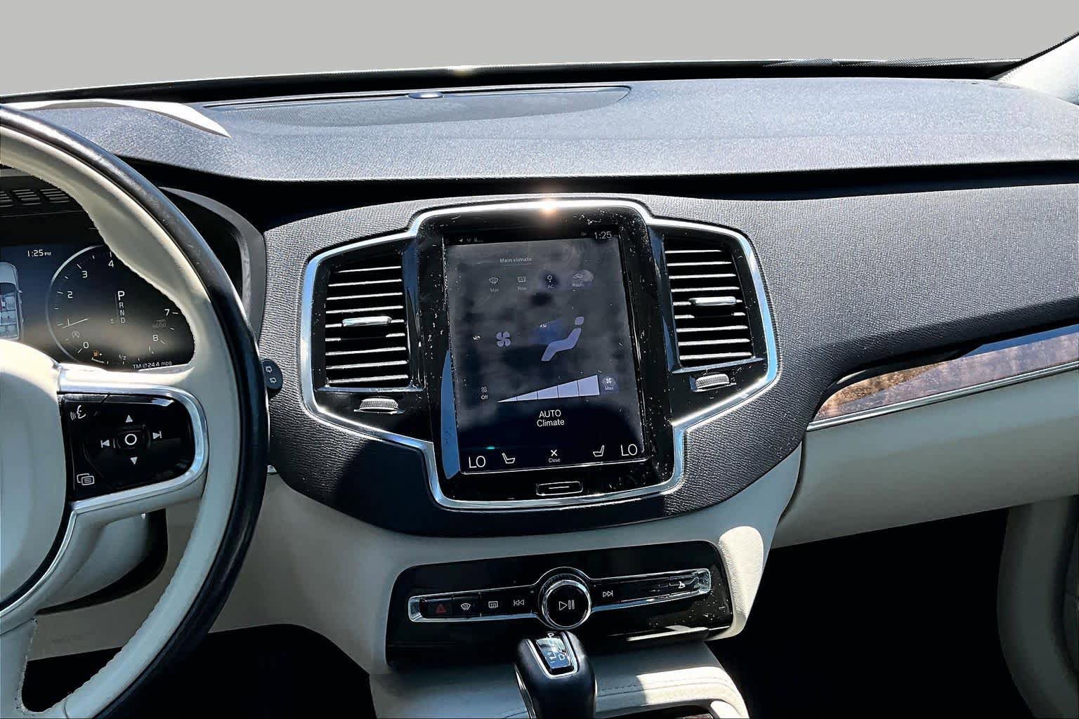 Used 2018 Volvo XC90 T5 Momentum w/ Convenience Package FWD image 7