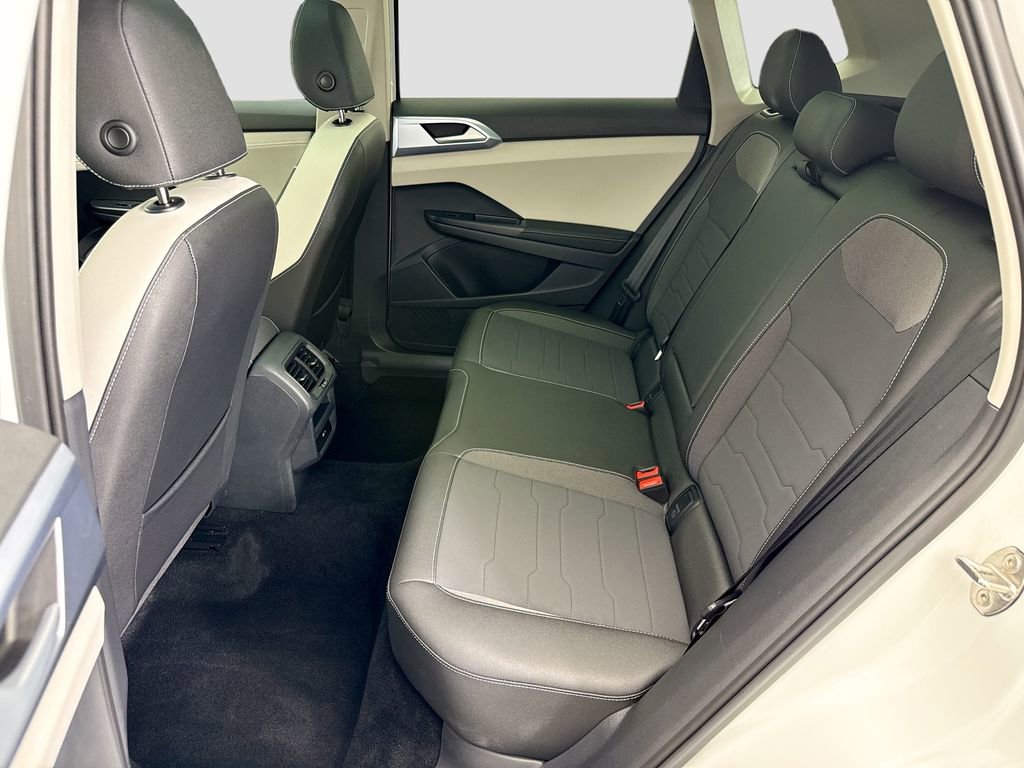 Used 2025 Volkswagen Taos SE w/ Panoramic Sunroof Package image 19