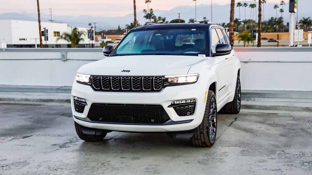 New 2025 Jeep Grand Cherokee Summit image 4