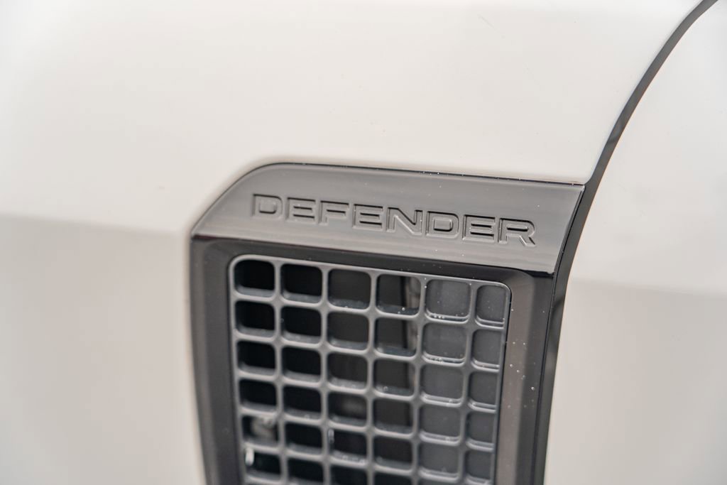Used 2023 Land Rover Defender 110 S AWD/4WD image 4