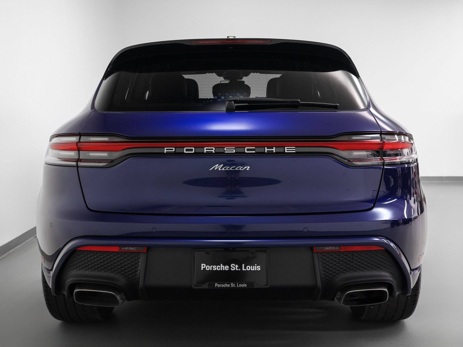 Used 2025 Porsche Macan AWD/4WD image 11