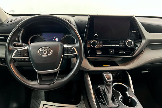 Used 2023 Toyota Highlander XLE image 12