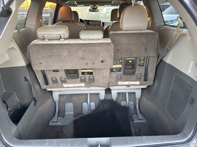 Used 2018 Toyota Sienna XLE w/ XLE Navigation Package image 11