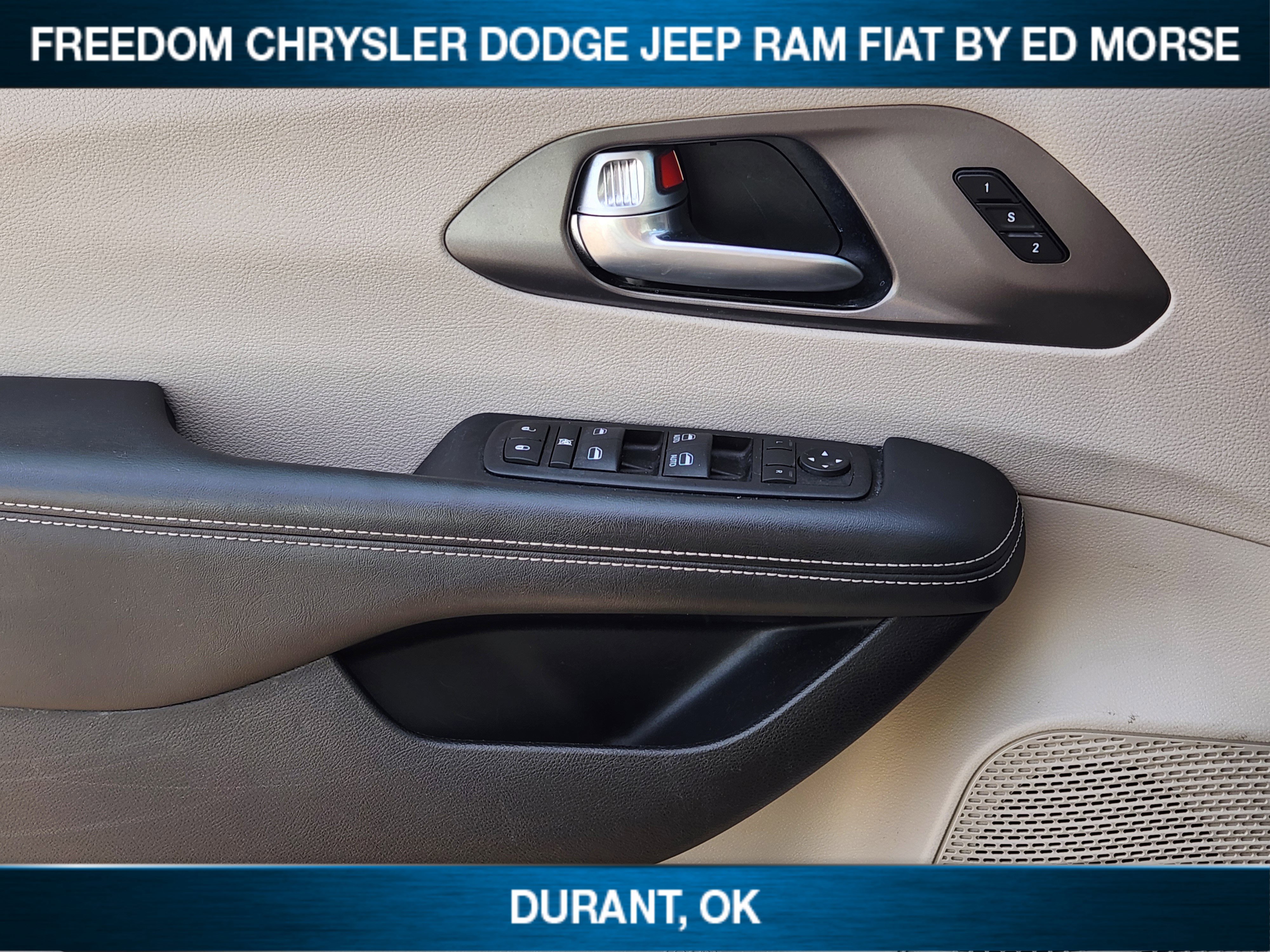 Used 2024 Chrysler Pacifica Touring-L image 17