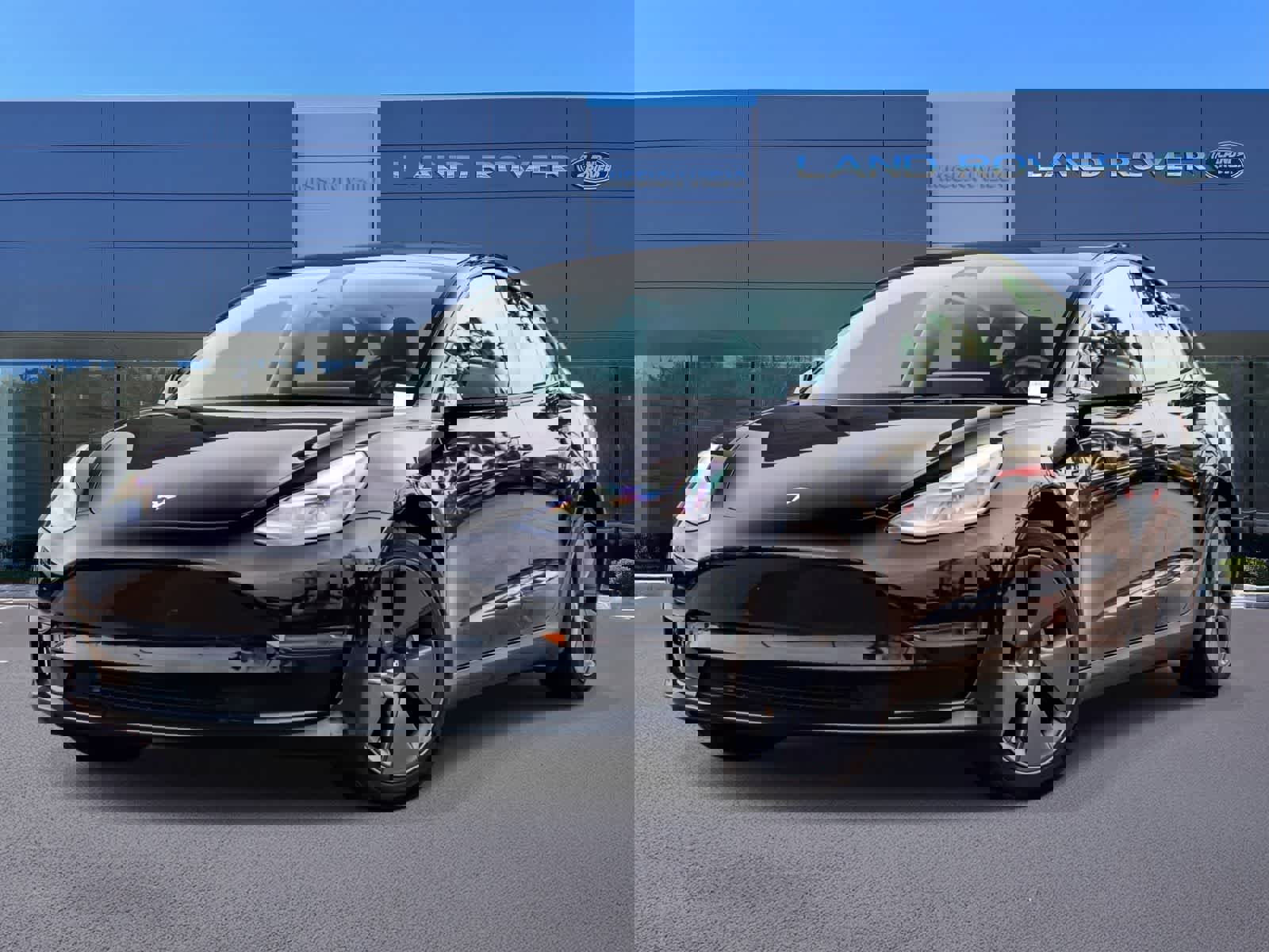 Used 2023 Tesla Model 3 Standard Range image 1