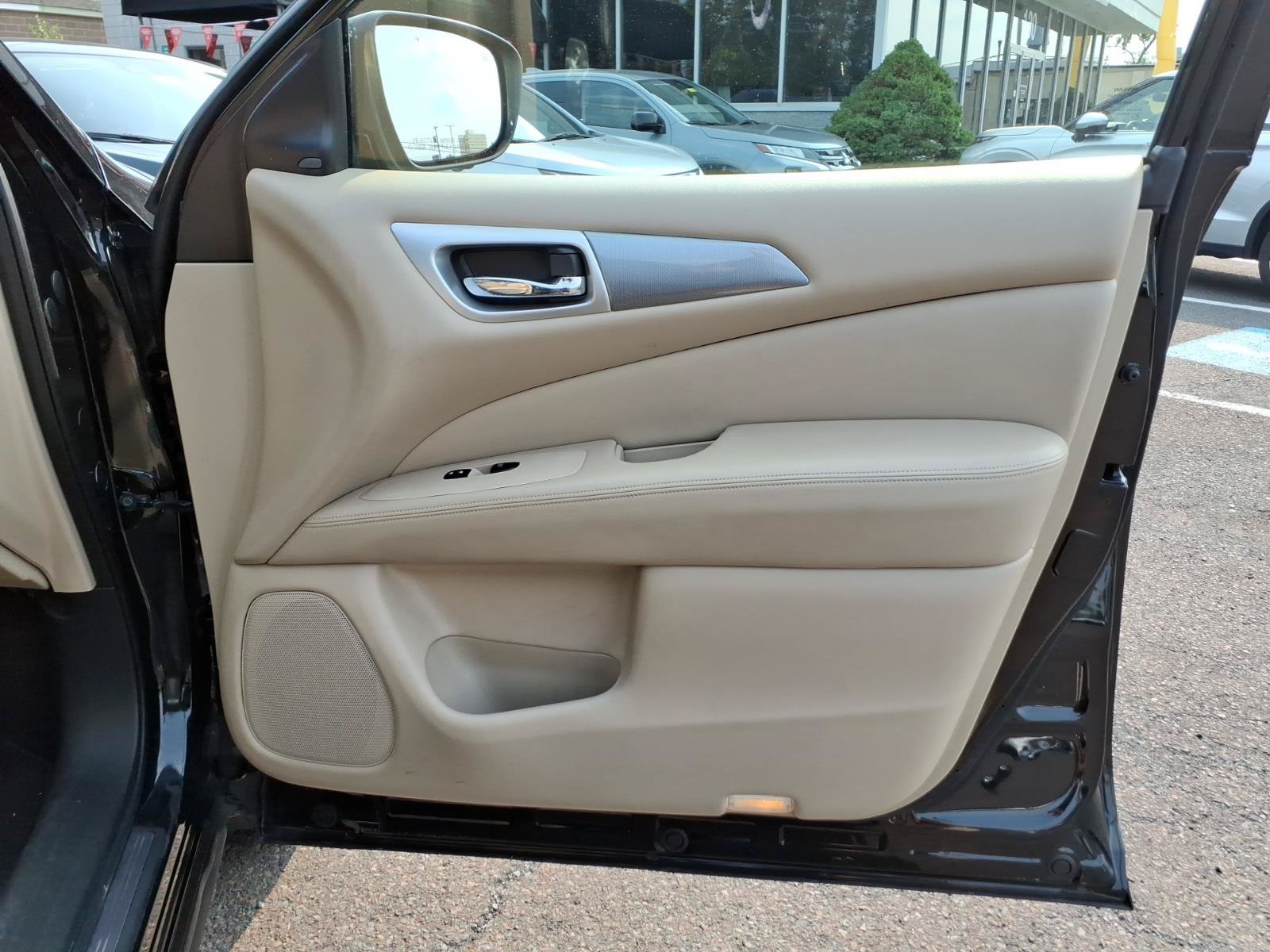 Used 2019 Nissan Pathfinder SL FWD image 31