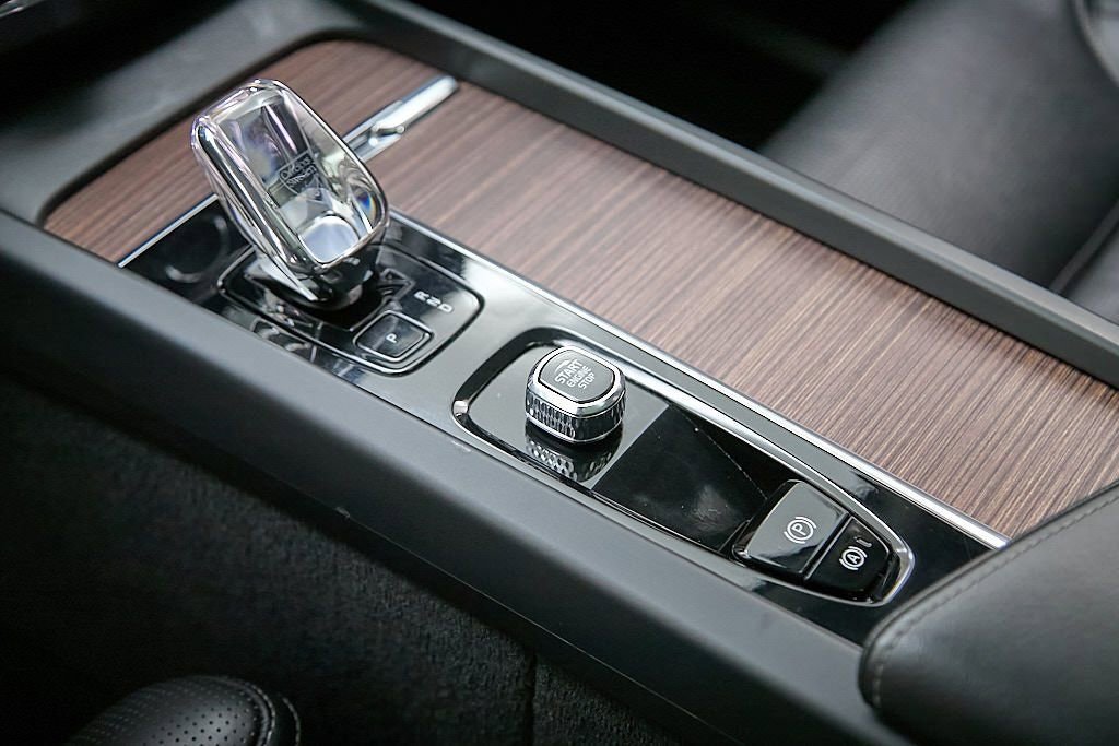 Used 2023 Volvo XC60 B6 Ultimate w/ Protection Package Premier image 17