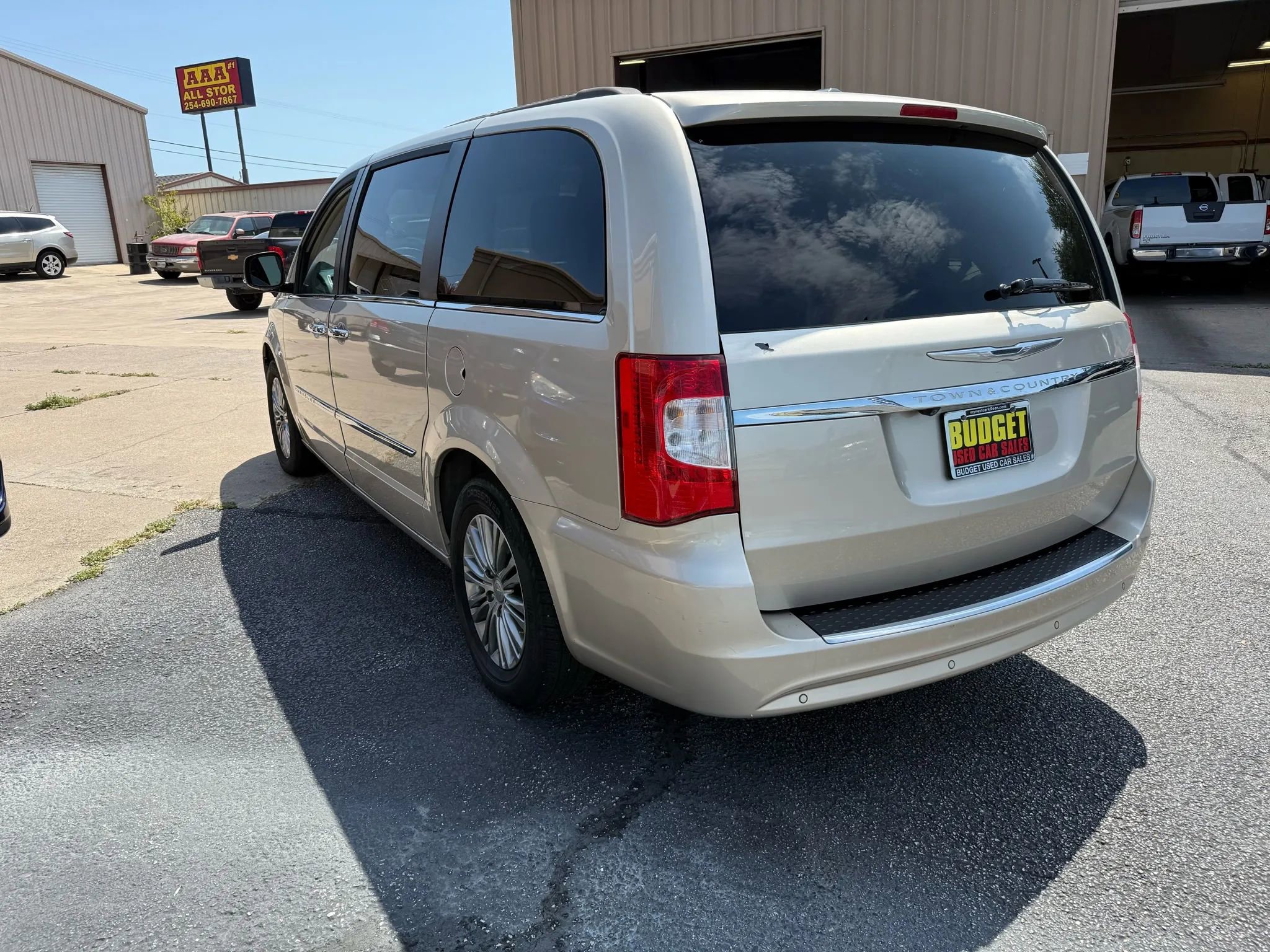 Used 2014 Chrysler Town & Country Touring-L w/ Driver Convenience Group image 7