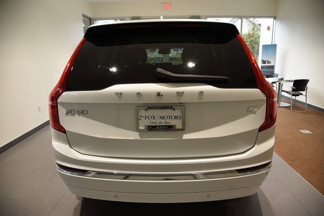 Used 2023 Volvo XC90 T8 Ultimate w/ Lounge Package image 8