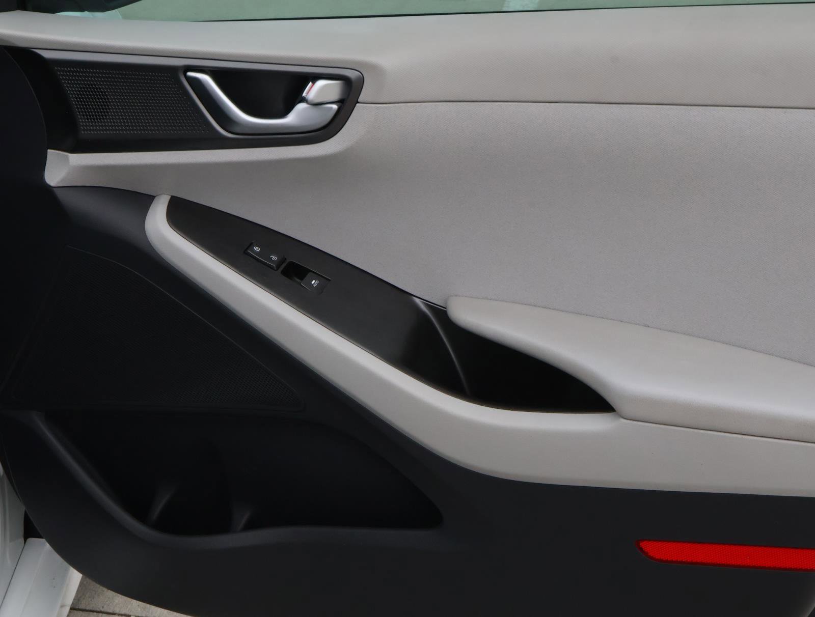 Used 2020 Hyundai Ioniq SEL FWD image 15